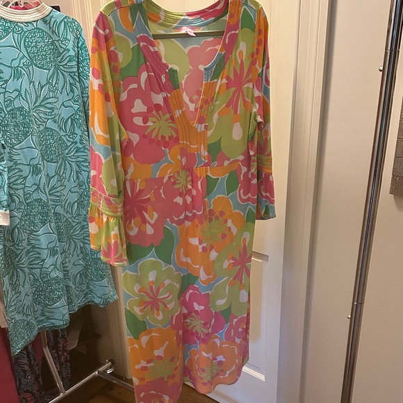 Lilly Pulitzer Dresses & Skirts - Lilly Pulitzer Vibrant Floral Long Sleeve Dress